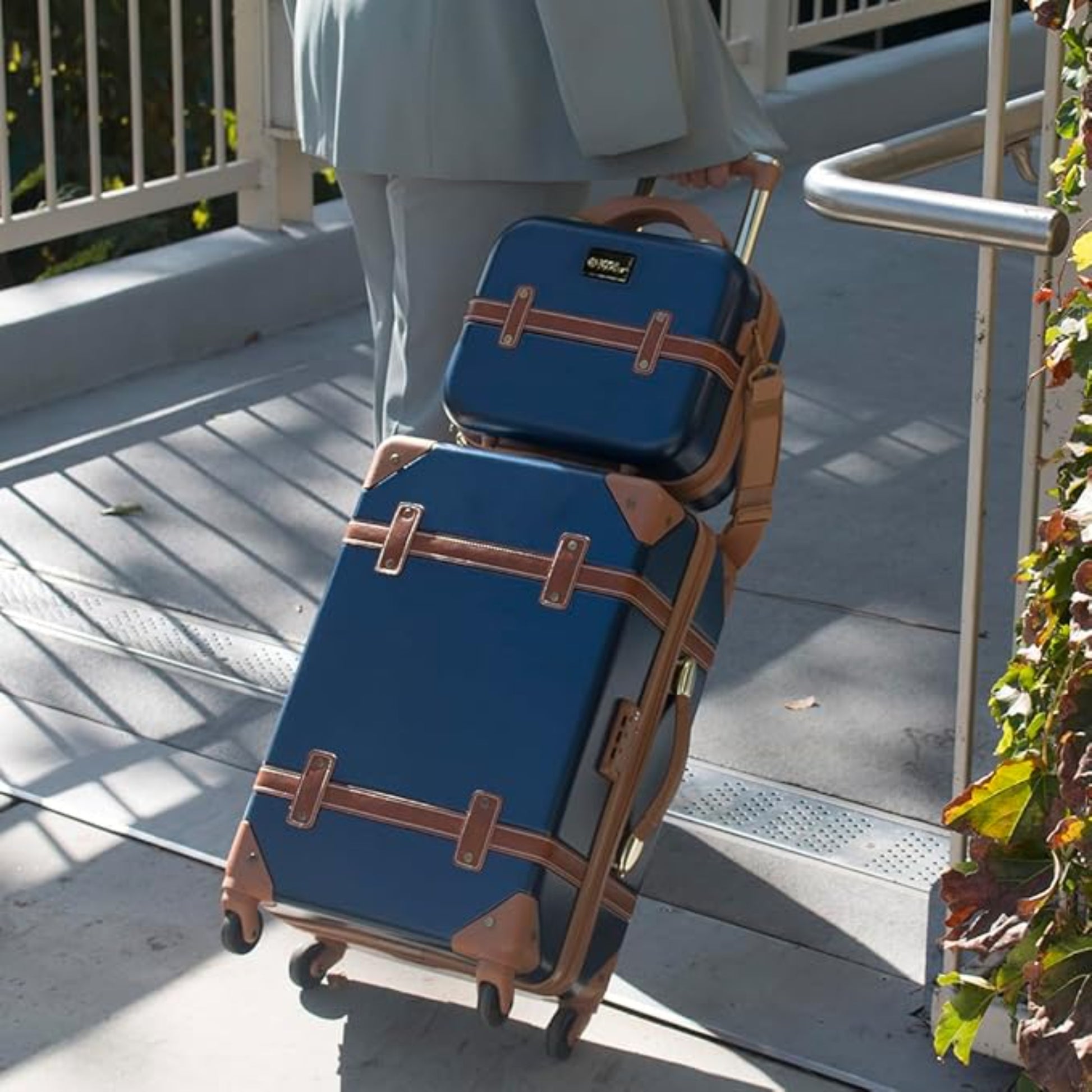Vintage Style 2 Piece Luggage Set Hardside Carry-on Retro Train Case Spinner